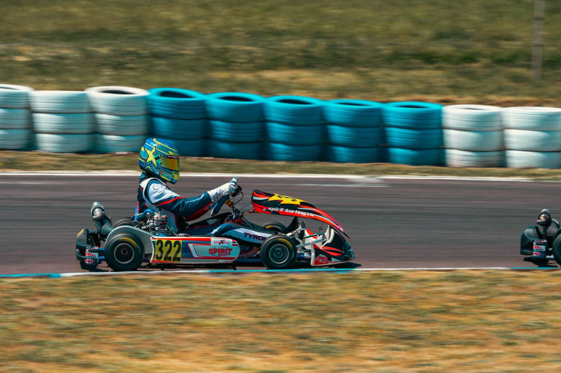 Le kart 322 de profil en pleine vitesse
